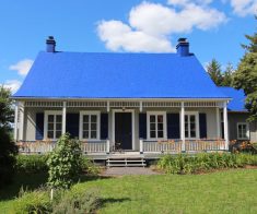 MAISON QUÉBÉCOISE  BORD DU FLEUVE ST-LAURENT