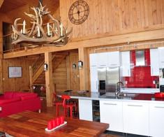 CHALET LAURENTIDES BORD DE LAC, PRIX HORS TPS /TVQ