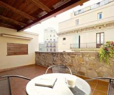 APPARTEMENT SOUS LES TOITS AVEC TERRASSE PRIVÉE À BARCELONE